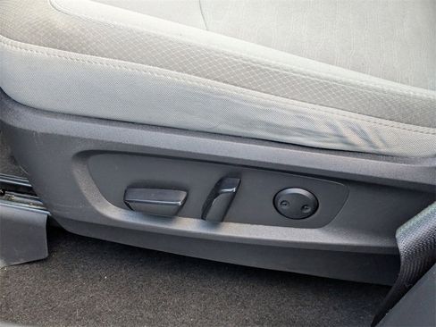 Used 2024 Nissan Pathfinder SV image 16