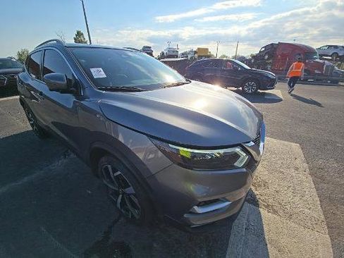 Used 2021 Nissan Rogue Sport SL w/ Premium Package image 3