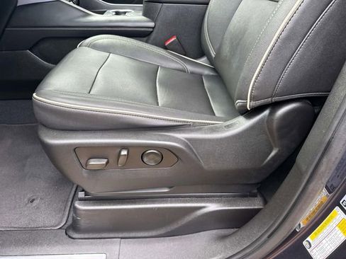 Used 2023 GMC Yukon XL SLT image 24