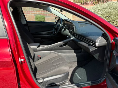 Used 2023 Hyundai Elantra SEL w/ Convenience Package FWD image 11