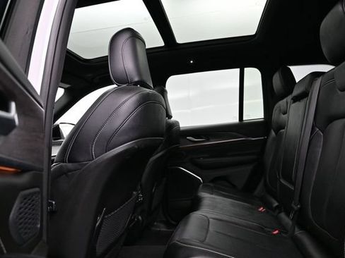 Used 2023 Jeep Grand Cherokee Overland AWD/4WD image 27