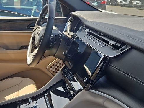 New 2026 Jeep Grand Cherokee Limited image 9