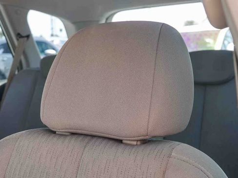 Used 2007 Kia Rondo LX image 25