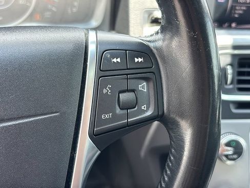 Used 2018 Volvo V60 T5 Dynamic FWD image 17