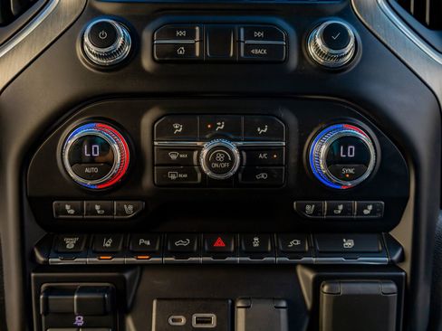 Used 2023 GMC Sierra 3500 Denali image 27