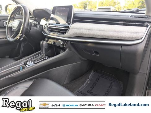 Used 2022 Jeep Compass Latitude image 10