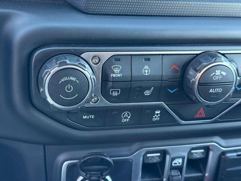 Used 2018 Jeep Wrangler Unlimited Sport S image 25