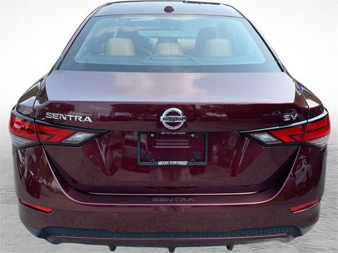 Used 2022 Nissan Sentra SV w/ SV Premium Package FWD image 4