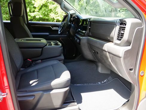 Used 2025 Chevrolet Silverado 1500 LT AWD/4WD image 40