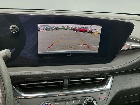 Used 2025 Buick Envista Preferred w/ Convenience II Package FWD image 16