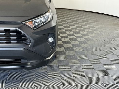 Used 2019 Toyota RAV4 XLE w/ Convenience Package FWD image 9