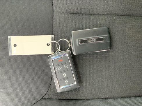 Used 2023 Jeep Grand Cherokee L Laredo w/ Luxury Tech Group I AWD/4WD image 37