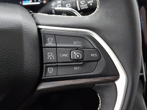 Used 2023 Jeep Grand Cherokee L Limited w/ Luxury Tech Group II image 30