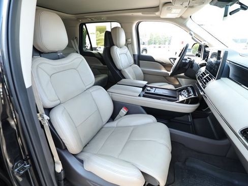 Used 2023 Lincoln Navigator Reserve AWD/4WD image 30