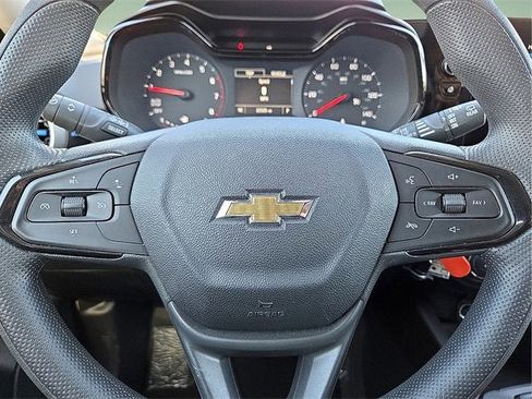 Certified 2025 Chevrolet Trax LS image 24