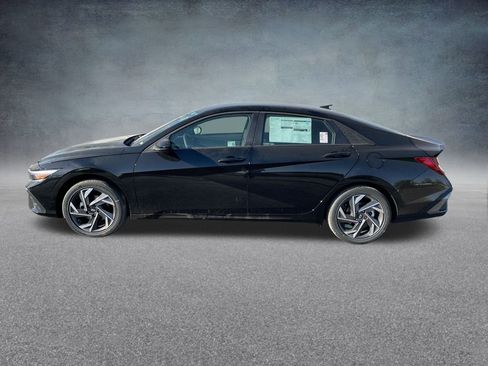 Used 2025 Hyundai Elantra SEL image 28