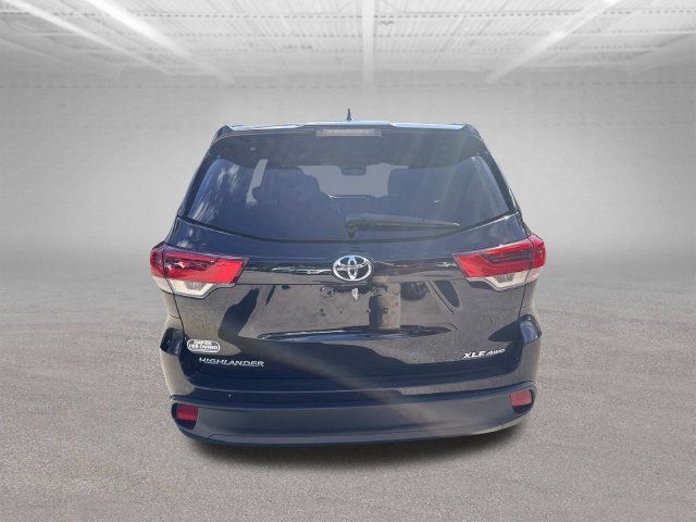 Used 2019 Toyota Highlander XLE AWD/4WD image 6