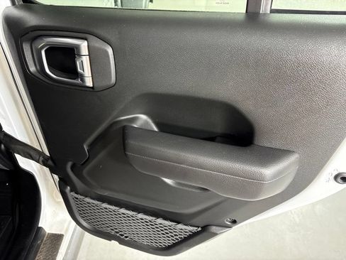 Used 2022 Jeep Wrangler Unlimited Sport AWD/4WD image 17
