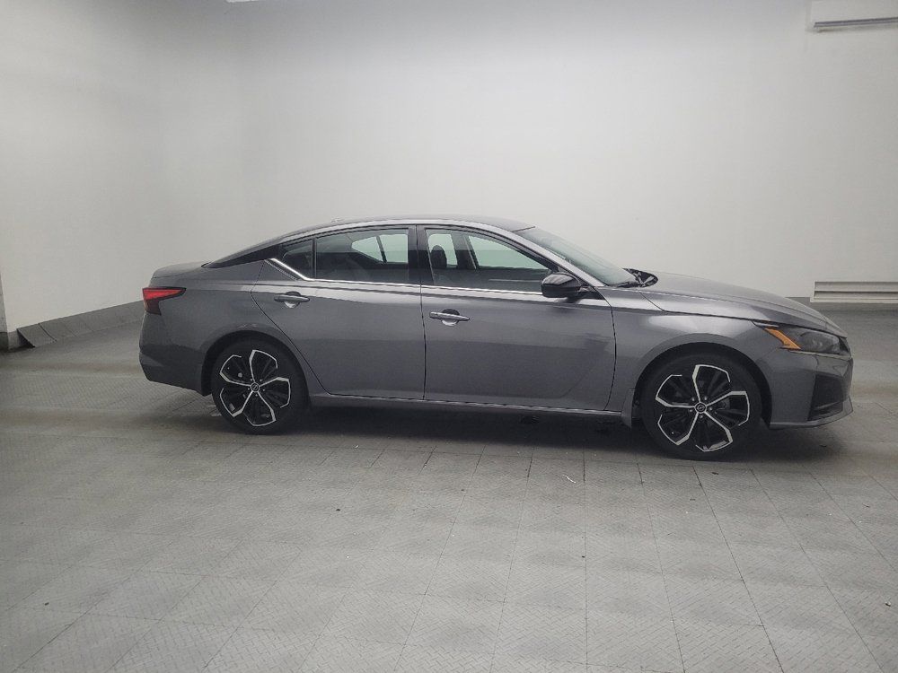 Used 2025 Nissan Altima 2.5 SR FWD image 11