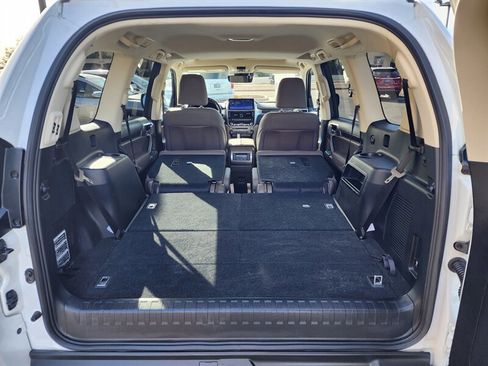 Used 2023 Lexus GX 460 Premium image 18