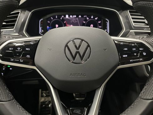 Used 2024 Volkswagen Tiguan SEL R-Line image 17