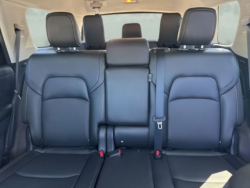 Used 2023 Nissan Pathfinder SL AWD/4WD image 11