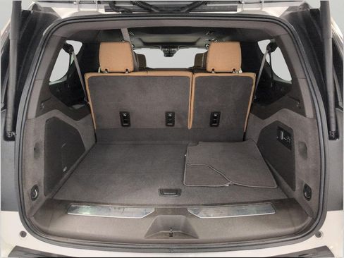 Certified 2025 Cadillac Escalade ESV Premium Luxury w/ Touring Package AWD/4WD image 15