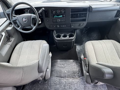 Used 2025 GMC Savana 3500 LT w/ LT Preferred Equipment Group RWD image 19