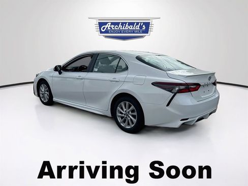 Used 2024 Toyota Camry SE FWD image 3