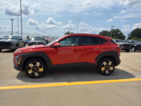 Used 2024 Hyundai Kona SEL AWD/4WD image 4