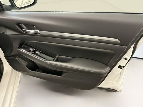 Used 2023 Nissan Altima 2.5 SV FWD image 33