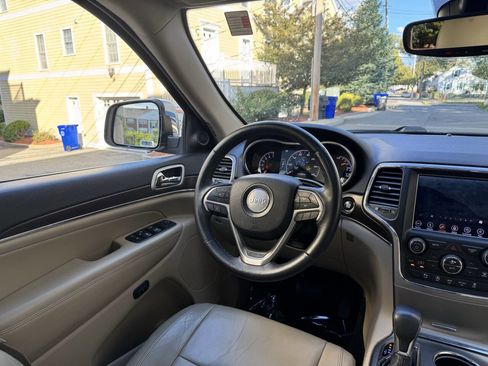 Used 2018 Jeep Grand Cherokee Limited image 26