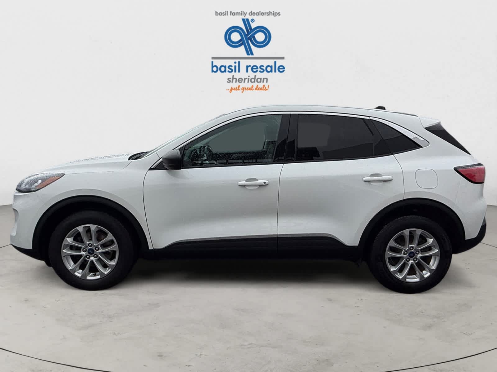Used 2022 Ford Escape SE w/ Cold Weather Package AWD/4WD image 3