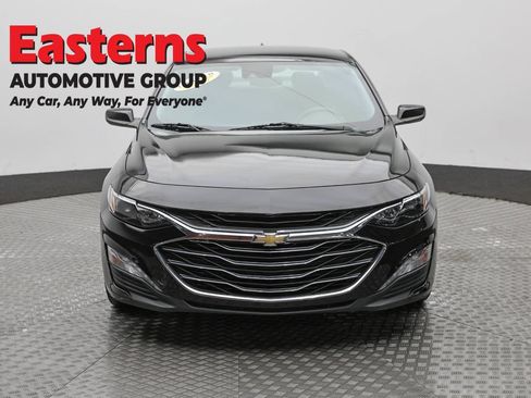 Used 2023 Chevrolet Malibu LT FWD image 2