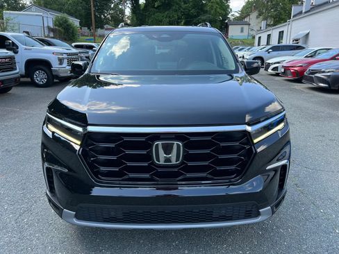 Used 2024 Honda Pilot Touring image 2