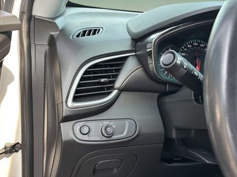 Used 2022 Chevrolet Trax LT w/ Driver Confidence Package image 21