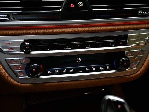 Used 2018 BMW ALPINA B7 xDrive image 31