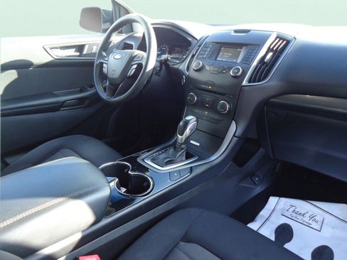 Used 2018 Ford Edge SE image 24