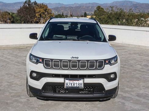 Used 2022 Jeep Compass Latitude image 2