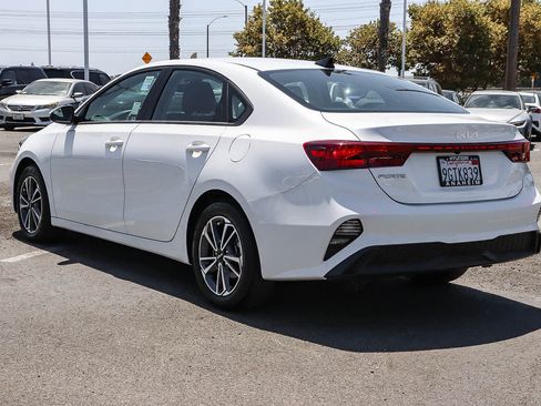 Used 2023 Kia Forte LXS w/ LXS Technology Package FWD image 9