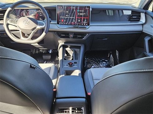 New 2026 Volkswagen Tiguan SE image 8