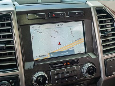 Used 2018 Ford F150 Platinum w/ Equipment Group 701A Luxury image 28