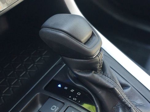 Used 2022 Toyota RAV4 XLE image 10