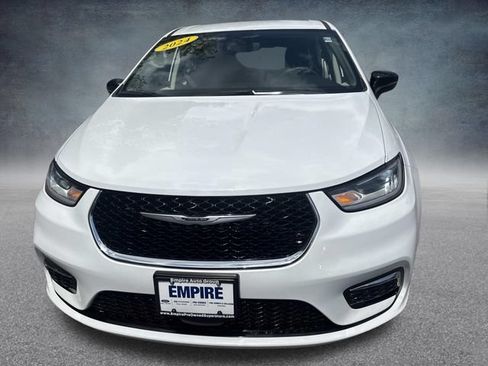 Used 2024 Chrysler Pacifica Touring-L FWD image 13
