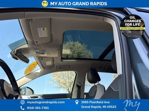 Used 2025 Volkswagen Taos SE w/ Panoramic Sunroof Package AWD/4WD image 22