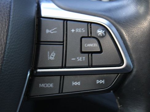 Used 2020 Toyota Highlander LE image 28