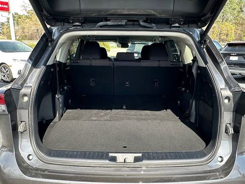 Used 2024 Toyota Highlander LE image 30