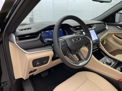 New 2025 Jeep Grand Cherokee L Limited w/ Luxury Tech Group II image 16