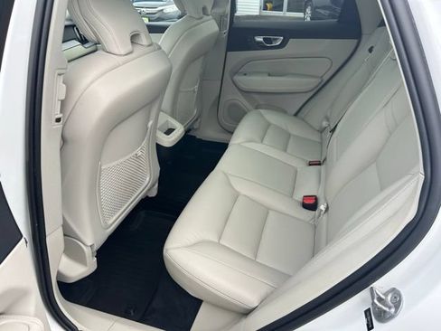 Used 2023 Volvo XC60 B5 Plus AWD/4WD image 18
