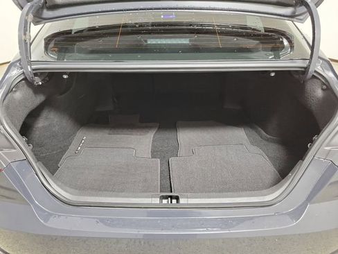Used 2025 Toyota Camry SE w/ Convenience Package image 10